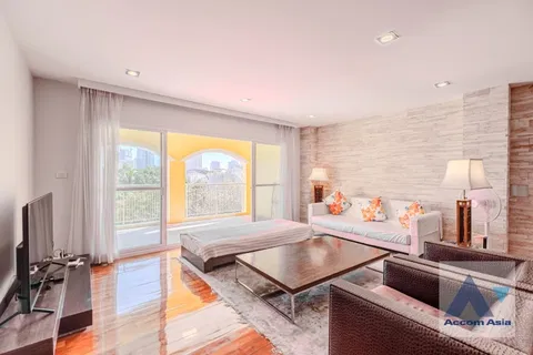 🔼🔽 AccomA 📩 Warm wood condominium with open kitchen and city view (1510534)