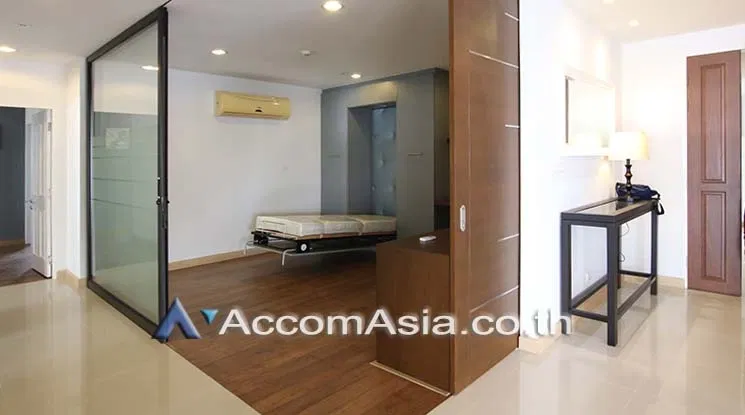 รูป 🔼🔽 AccomA 📩 Bright penthouse with long balcony and airy open layout (1516384) - รูปที่ 10/16