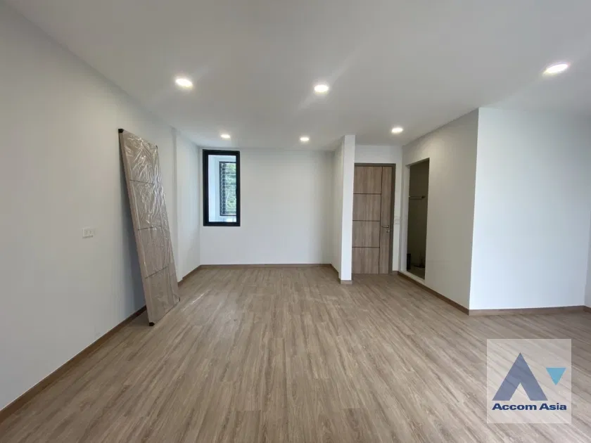 รูป 🔼🔽 AccomA 📩 Newly renovated 3 BR House in Khlong Ton Nuea (AA44322) - รูปที่ 12/20