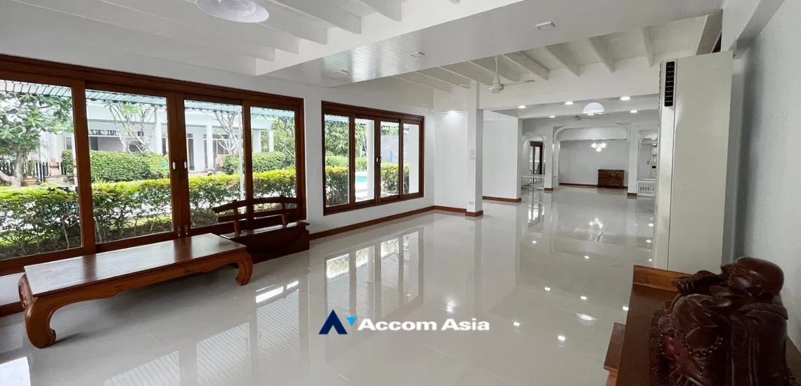รูป 🔼🔽 AccomA 📩 Exclusive Detached House for Rent in Ekkamai – Private Gated Compound with Only 2 Homes! Shared Swimming pool & Garden (610073) - รูปที่ 10/20