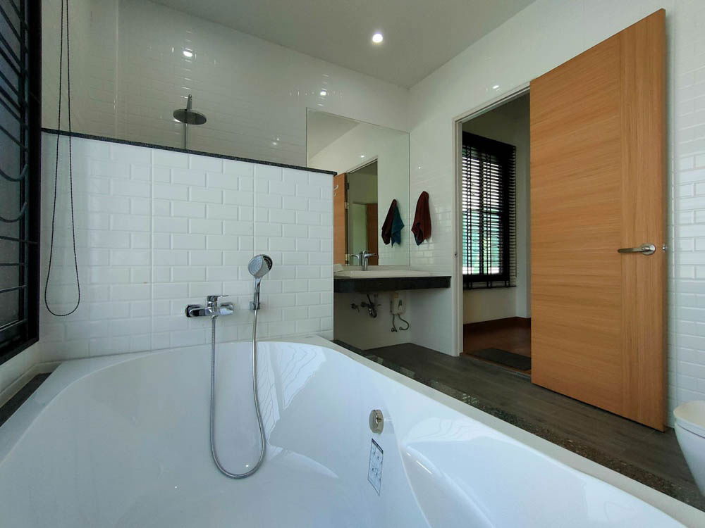 picture Modern-Style 4-Bedroom House with Bathtub, Just 10 Minutes to Chiang Mai Airport - 4/50