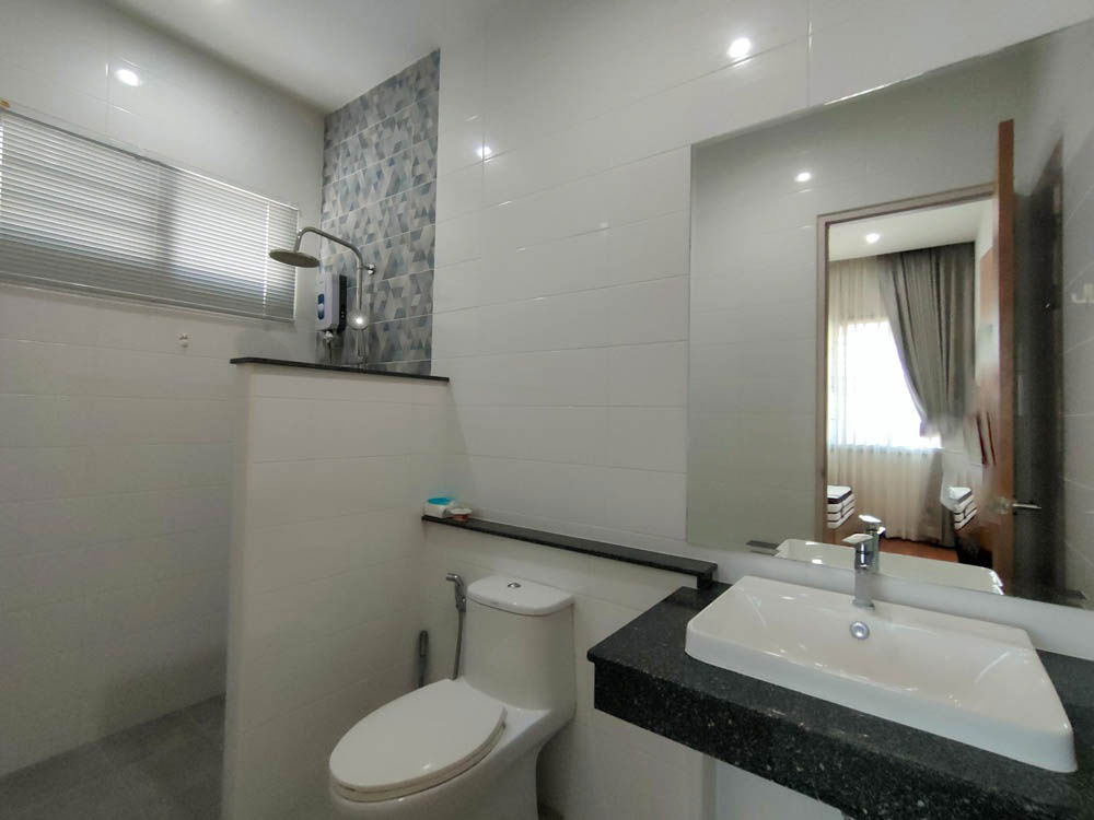 picture Modern-Style 4-Bedroom House with Bathtub, Just 10 Minutes to Chiang Mai Airport - 46/50