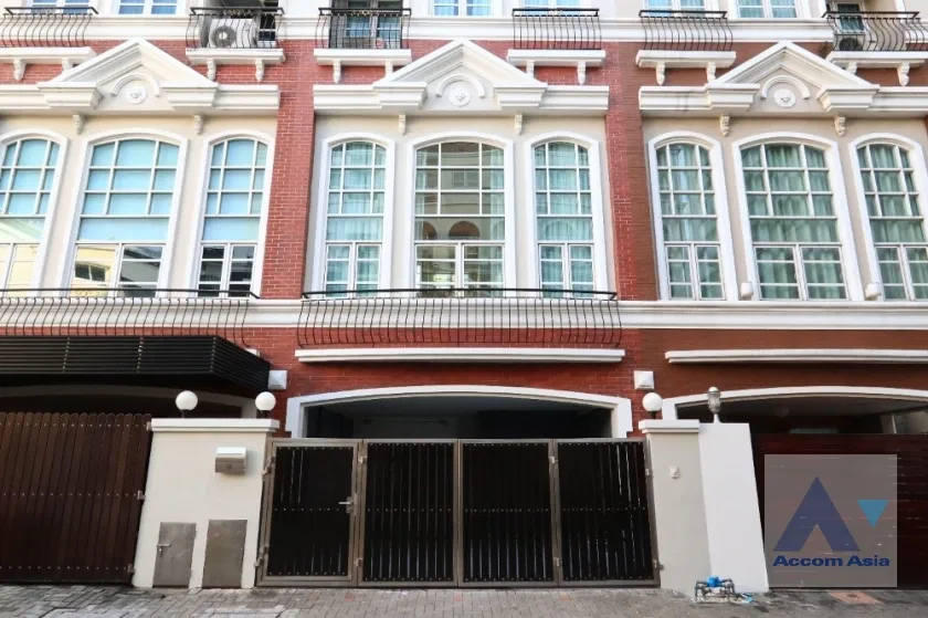 รูป 🔼🔽 AccomA 📩 Spacious townhouse with modern interior in the Sathorn area (AA39160) - รูปที่ 1/18