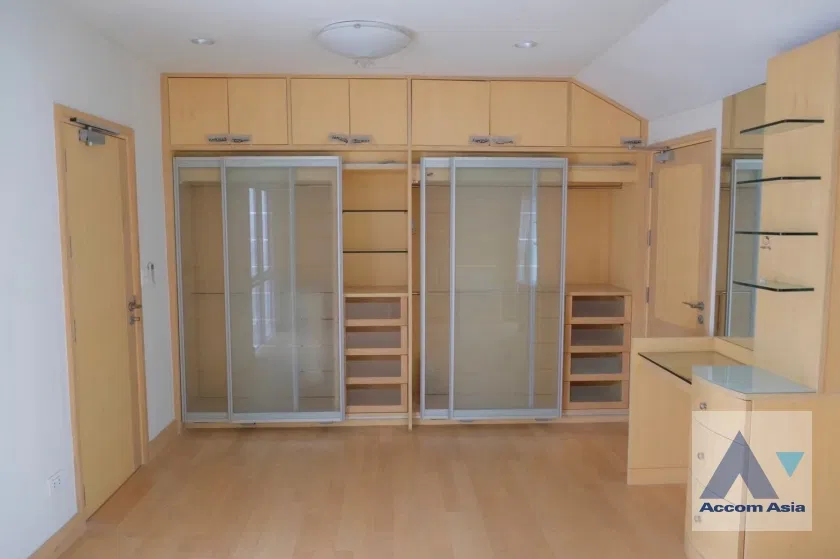 picture 🔼🔽 AccomA 📩 Home Office,Pet friendly 4 BR Townhouse in Khlong Toei (AA29533) - 11/19