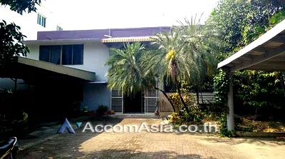 เช่าบ้านเดี่ยว วิทยาลัยสารพัดช่างพระนคร : 🔼🔽 AccomA 📩 Pet friendly,Home Office 5 BR House in Khwaeng Sam Sen Nai (AA10835)