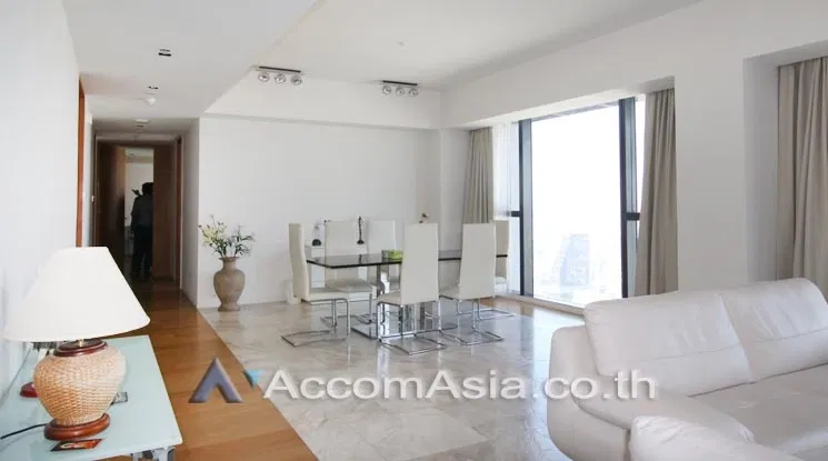 รูป 🔼🔽 AccomA 📩  Modern condominium with natural light and open layout in Sathorn (AA13551) - รูปที่ 2/9