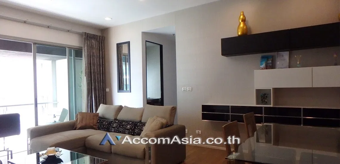 picture 🔼🔽 AccomA 📩 Built-in condo with city balcony and warm wood tones (1515298) - 1/9