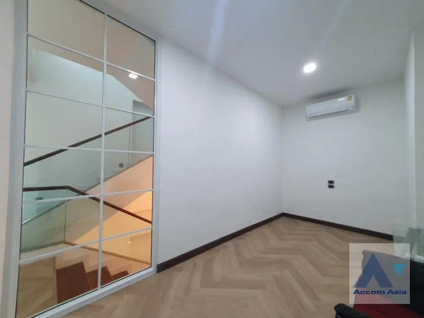 picture 🔼🔽 AccomA 📩 Big Balcony,Newly renovated,Fully Furnished 3 BR House in Khlong Ton Nuea (AA35536) - 13/20