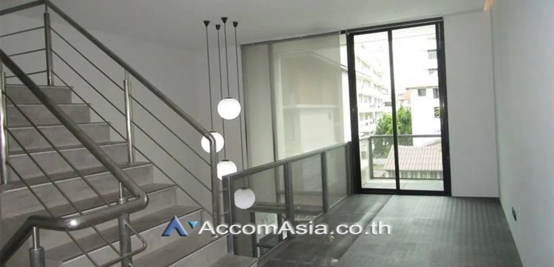 picture 🔼🔽 AccomA 📩 Home Office 3 BR Townhouse in Khlong Ton Nuea (AA11213) - 1/10