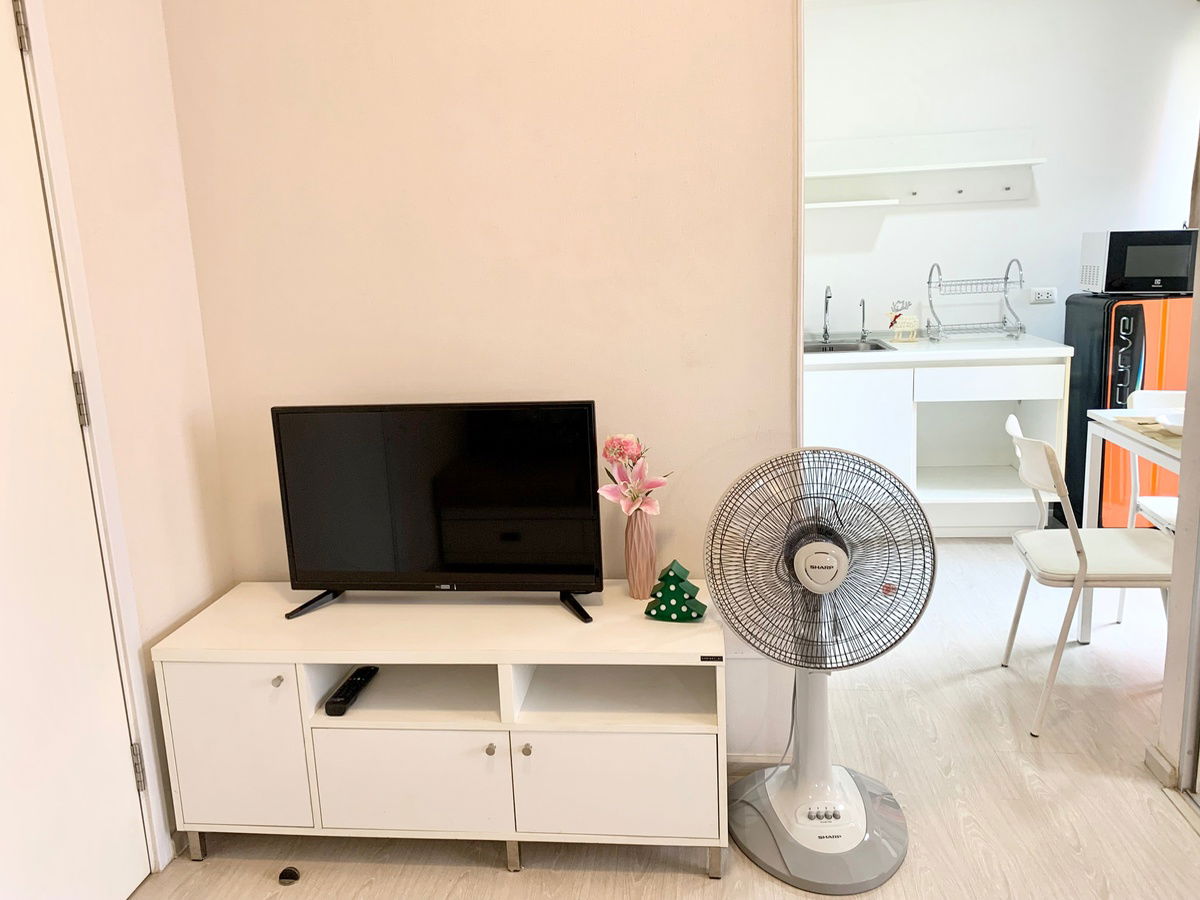 รูป ห้องสวย พลัมคอนโดพาร์ครังสิต ม.กรุงเทพ เฟอร์และเครื่องใช้ไฟฟ้าครบ มีเครื่องซักผ้า 👍พิเศษ! มีSmart TV+ เครื่องกรองน้ำ+Digital door lock คุ้มให้เยอะมาก - รูปที่ 6/14