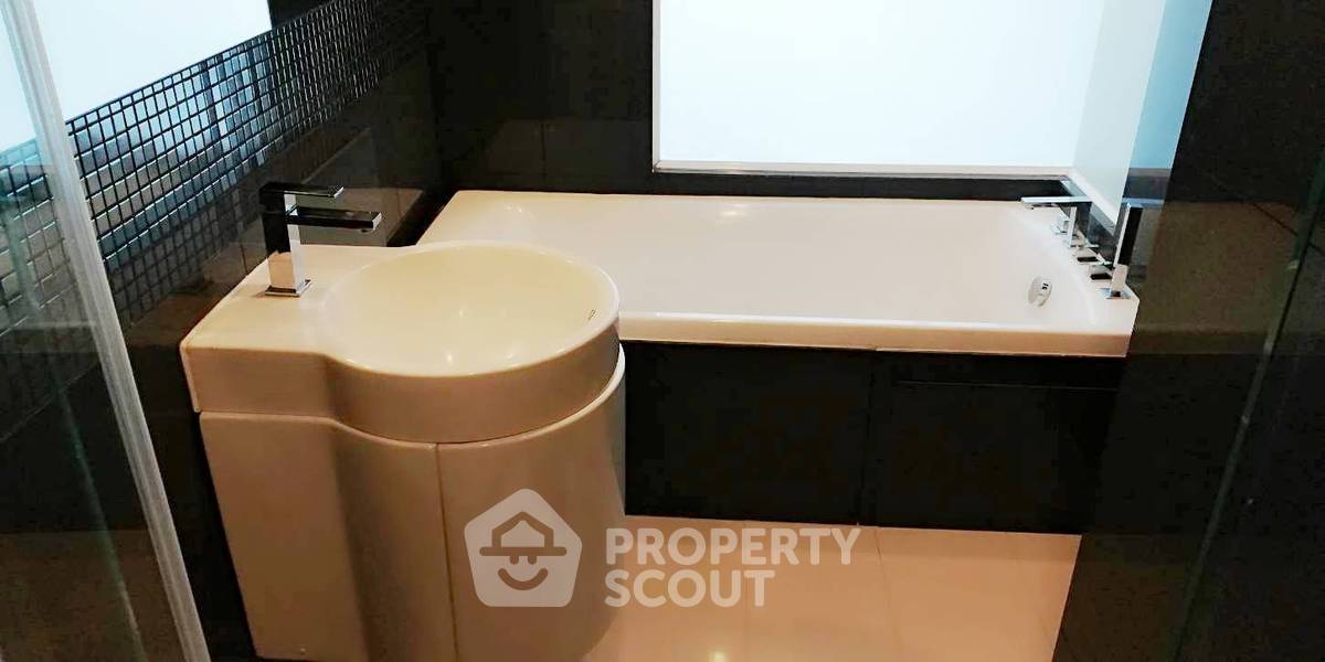 picture 1-BR Condo at Rhythm Sathorn near BTS Saphan Taksin (ID 882400) - 5/18
