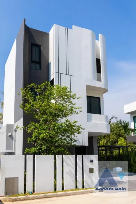 รูป 🔼🔽 AccomA 📩 Private Swimming Pool 3 BR House @Altitude Forest Onnut-Latkrabang (AA42835) - รูปที่ 1/17