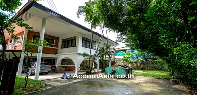 เช่าบ้านเดี่ยว ถนนเพชรบุรี กรุงเทพฯ : 🔼🔽 AccomA 📩 Pet friendly 4 BR House @Thai Village (AA30492)