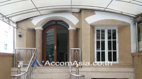 🔼🔽 AccomA 📩 Townhouse with classic look and natural light in Sathorn (AA17368)