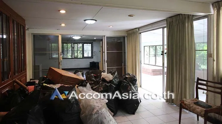 picture 🔼🔽 AccomA 📩 Home Office 4 BR House in Khlong Ton Nuea (AA19216) - 4/12
