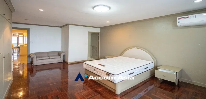 รูป 🔼🔽 AccomA 📩 Warm-tone condominium with built-in closets and open view balcony (28612) - รูปที่ 9/15
