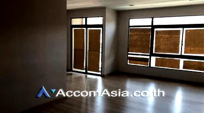 บ้านเดี่ยว ถนนสีลม : 🔼🔽 AccomA 📩  3 BR House in Bang Khlo (AA24751)