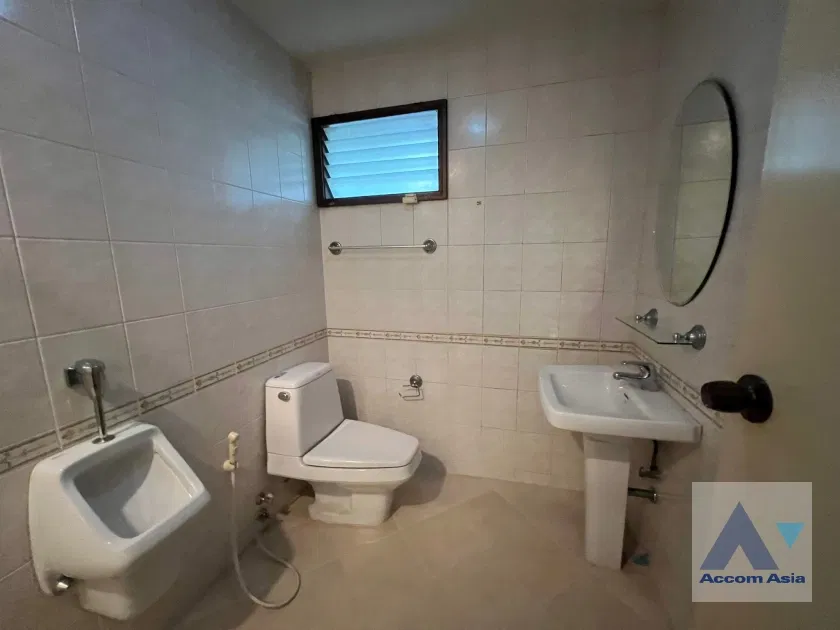 รูป 🔼🔽 AccomA 📩 Home Office 4 BR House in Khlong Ton Nuea (AA42165) - รูปที่ 13/17