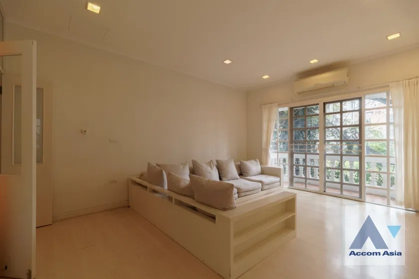 รูป 🔼🔽 AccomA 📩 Spacious 3-story townhouse with lush green space for rent in garden compound with pool (AA16507) - รูปที่ 9/20