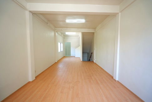 ขาย - อาคารพาณิชย์ 4 ชั้น รีโนเวทใหม่ทั้งหลัง (เจริญรัถ ซอย 8)