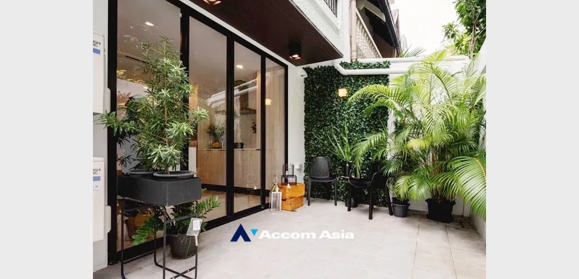 รูป 🔼🔽 AccomA 📩  Modern resort-style home with high ceilings and premium finishes in Phrom Phong (AA33786) - รูปที่ 17/18