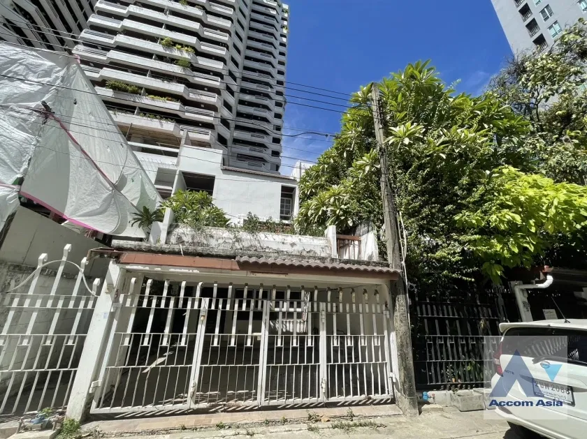 picture 🔼🔽 AccomA 📩  3 BR Townhouse in Khlong Ton Nuea (AA23929) - 1/8
