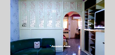 Townhouses for sale Srinakharinwirot University Prasanmit Campus : 🔼🔽 AccomA 📩  5 BR Townhouse in Khlong Ton Nuea (AA33994)
