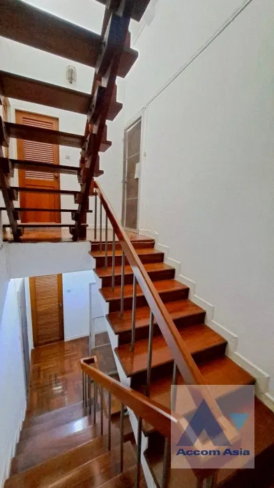picture 🔼🔽 AccomA 📩 Home Office 5 BR Townhouse in Khlong Ton Nuea (AA44069) - 10/20