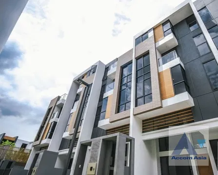 🔼🔽 AccomA 📩 Modern-style house in private Sukhumvit–Sathorn (AA39240)