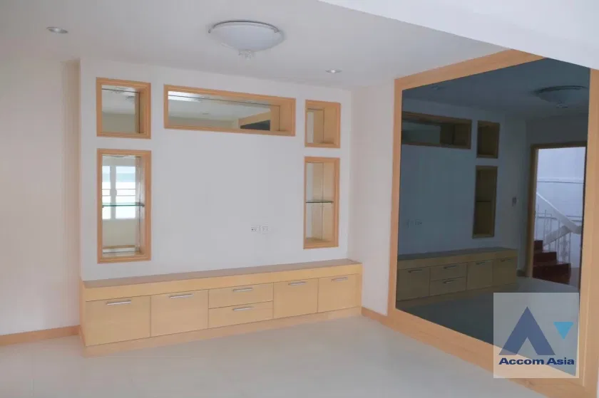 picture 🔼🔽 AccomA 📩 Home Office,Pet friendly 4 BR Townhouse in Khlong Toei (AA29533) - 12/19