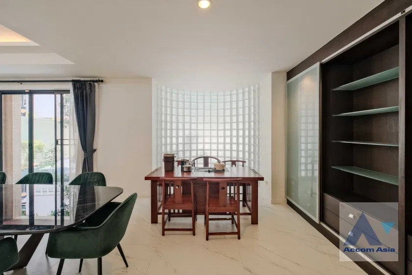 picture 🔼🔽 AccomA 📩 Garden 4 BR House in Khlong Ton Nuea (6002301) - 10/20