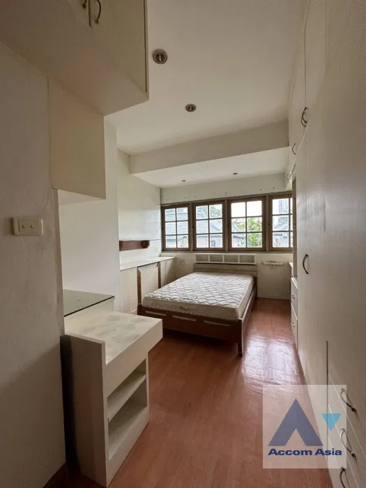 รูป 🔼🔽 AccomA 📩 Unique house with vaulted ceiling and classic wood accents (13001642) - รูปที่ 8/11