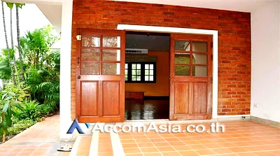 เช่าบ้านเดี่ยว พร้อมพงษ์ : 🔼🔽 AccomA 📩 Home Office 3 BR House in Klong Tan (AA15442)