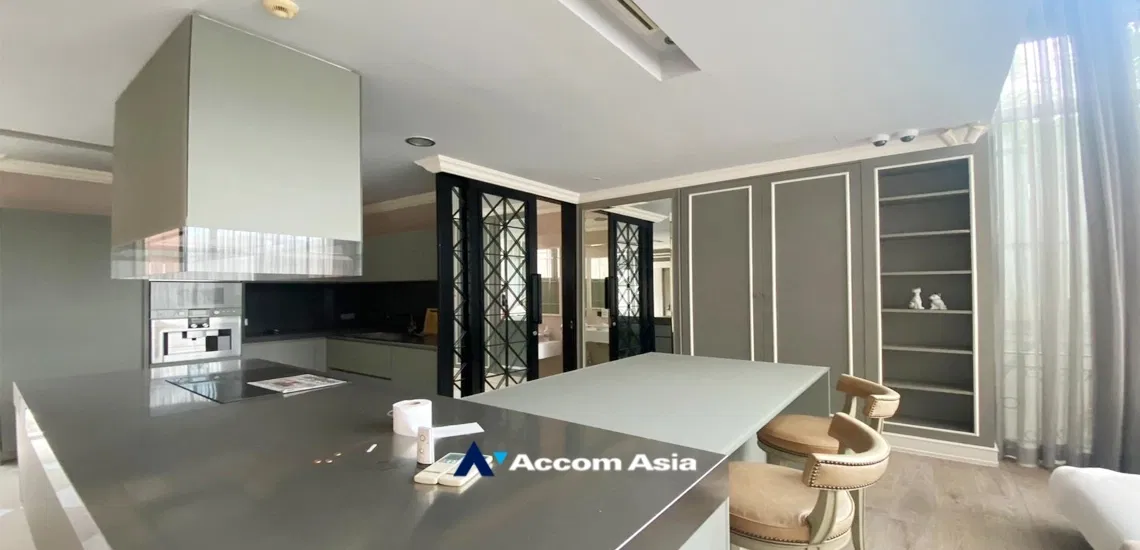 picture 🔼🔽 AccomA 📩  Grand Modern-Classic Home with Double-Height Ceiling (AA34999) - 8/18