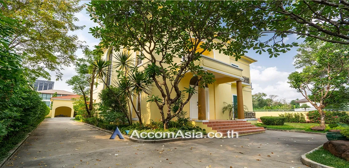 รูป 🔼🔽 AccomA 📩 Spacious estate with lush garden, private pool & timeless charm - รูปที่ 2/20
