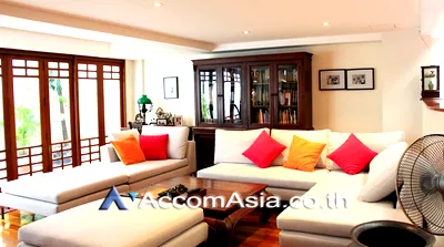 เช่าทาวน์โฮม MRT สุขุมวิท : 🔼🔽 AccomA 📩  5 BR Townhouse in Khlong Toei Nuea (2514039)