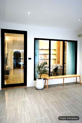 บ้านเดี่ยวให้เช่า : Ban Yu Charoen 29 (Soi Ratchada 18) | Rent a stunning, fully-furnished townhome in Huai Khwang!