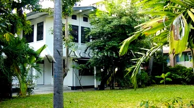 เช่าบ้านเดี่ยว ถนนสีลม : 🔼🔽 AccomA 📩  3 BR House in Thung Maha Mek (9006403)