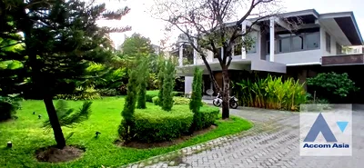 เช่าบ้านเดี่ยว พร้อมพงษ์ : 🔼🔽 AccomA 📩  Spacious Family Home with Pool and Lawn (10003201)
