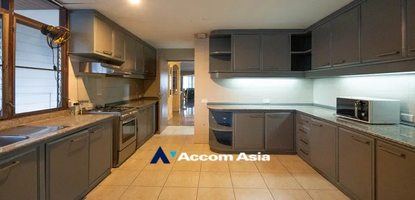 รูป 🔼🔽 AccomA 📩 Warm-tone condominium with built-in closets and open view balcony (28612) - รูปที่ 4/15