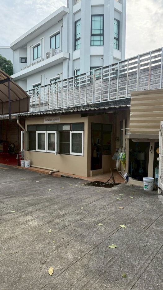 รูป ให้ เช่าโกดัง สำนักงาน ติดถนนอุดมสุข (สุขุมวิท 103)  2-3-50 ไร่ พร้อมดำเนินกิจการต่อได้เลย - รูปที่ 9/12