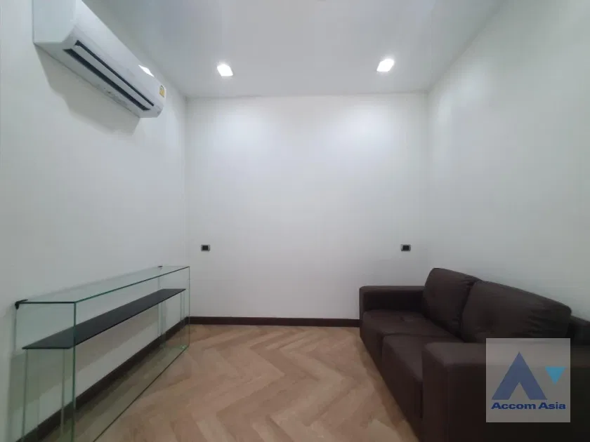 picture 🔼🔽 AccomA 📩 Big Balcony,Newly renovated,Fully Furnished 3 BR House in Khlong Ton Nuea (AA35536) - 15/20
