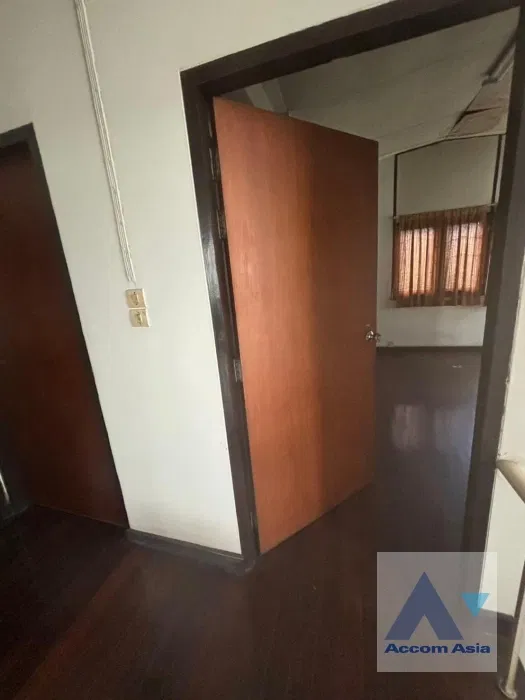 picture 🔼🔽 AccomA 📩 Detached 2 storey house with garden for rent in Sukhumvit, Near Ekkamai Road (AA42507) - 10/11