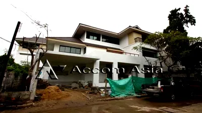 เช่าบ้านเดี่ยว พร้อมพงษ์ : 🔼🔽 AccomA 📩 Spacious house with large windows and renovation potential (1917732)