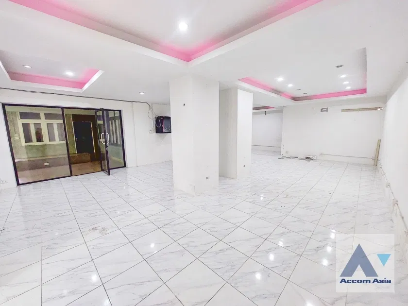 รูป 🔼🔽 AccomA 📩  4 BR House in Khlong Ton Nuea (90343) - รูปที่ 4/20