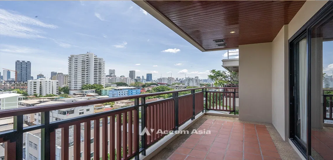 รูป 🔼🔽 AccomA 📩 Spacious condominium with bright red accent and balcony in Sathorn (28008) - รูปที่ 2/17
