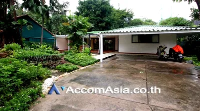 เช่าบ้านเดี่ยว ถนนสีลม : 🔼🔽 AccomA 📩 Home Office 3 BR House in Thung Maha Mek (40153)