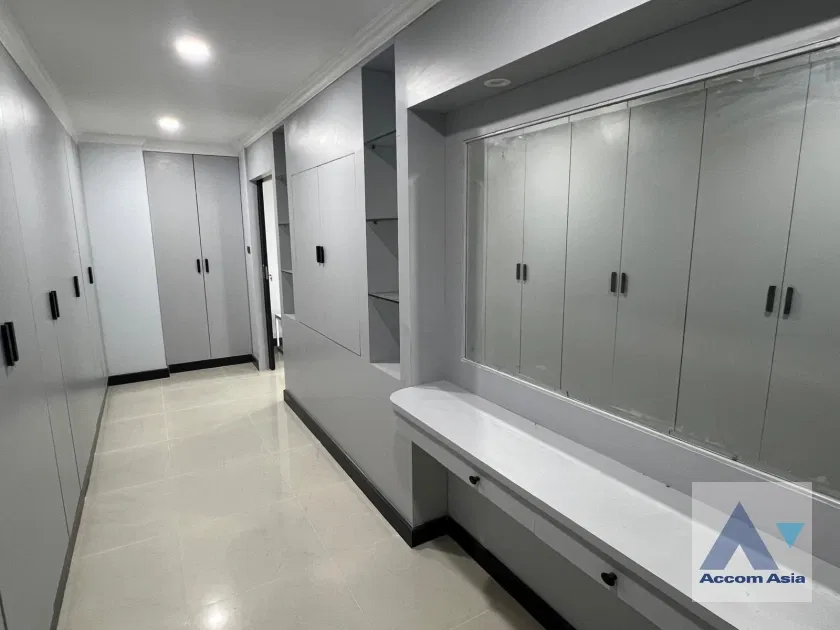 picture 🔼🔽 AccomA 📩 Modern condo in Sukhumvit with warm tones and airy layout (AA17280) - 16/20