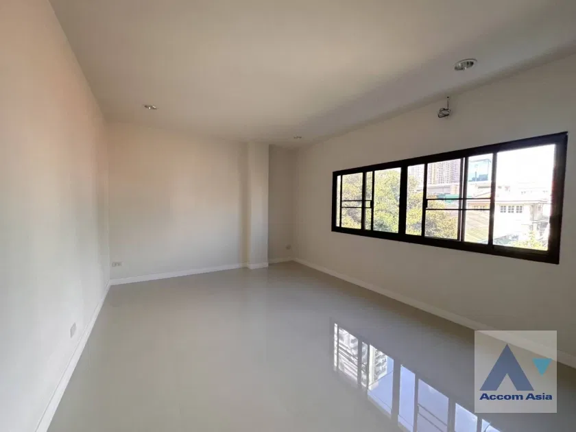 รูป 🔼🔽 AccomA 📩  4 BR Townhouse @ (AA42425) - รูปที่ 12/16