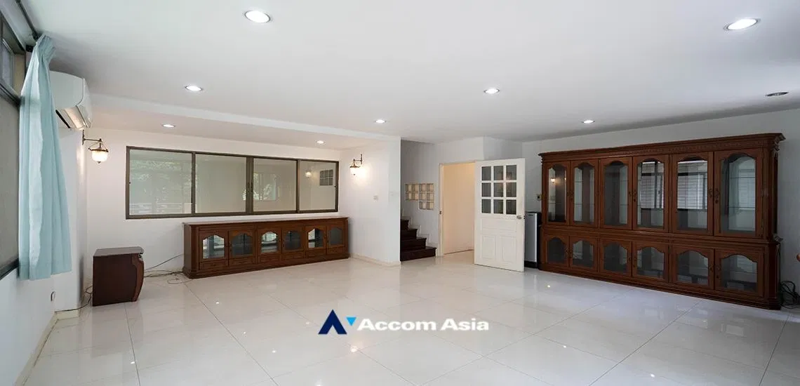 picture 🔼🔽 AccomA 📩 Spacious 4-storey house with parking and private corner yard (AA22965) - 12/20